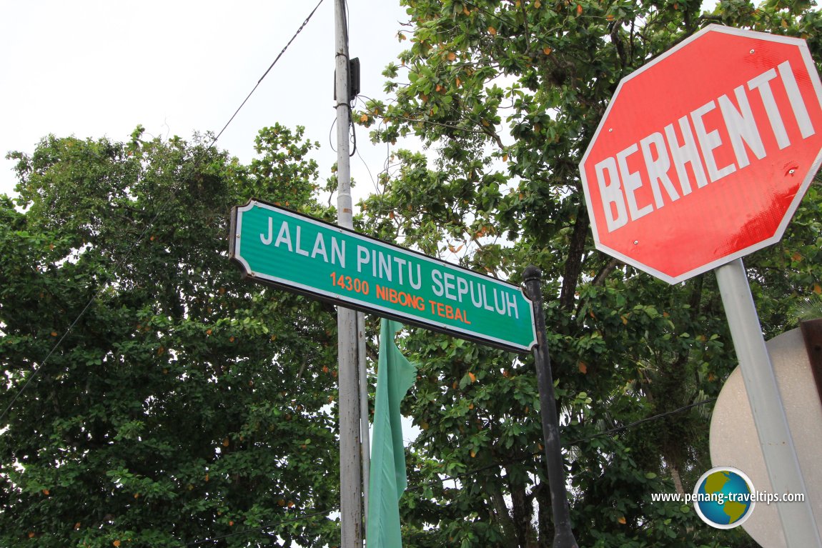 Jalan Pintu Sepuluh road sign