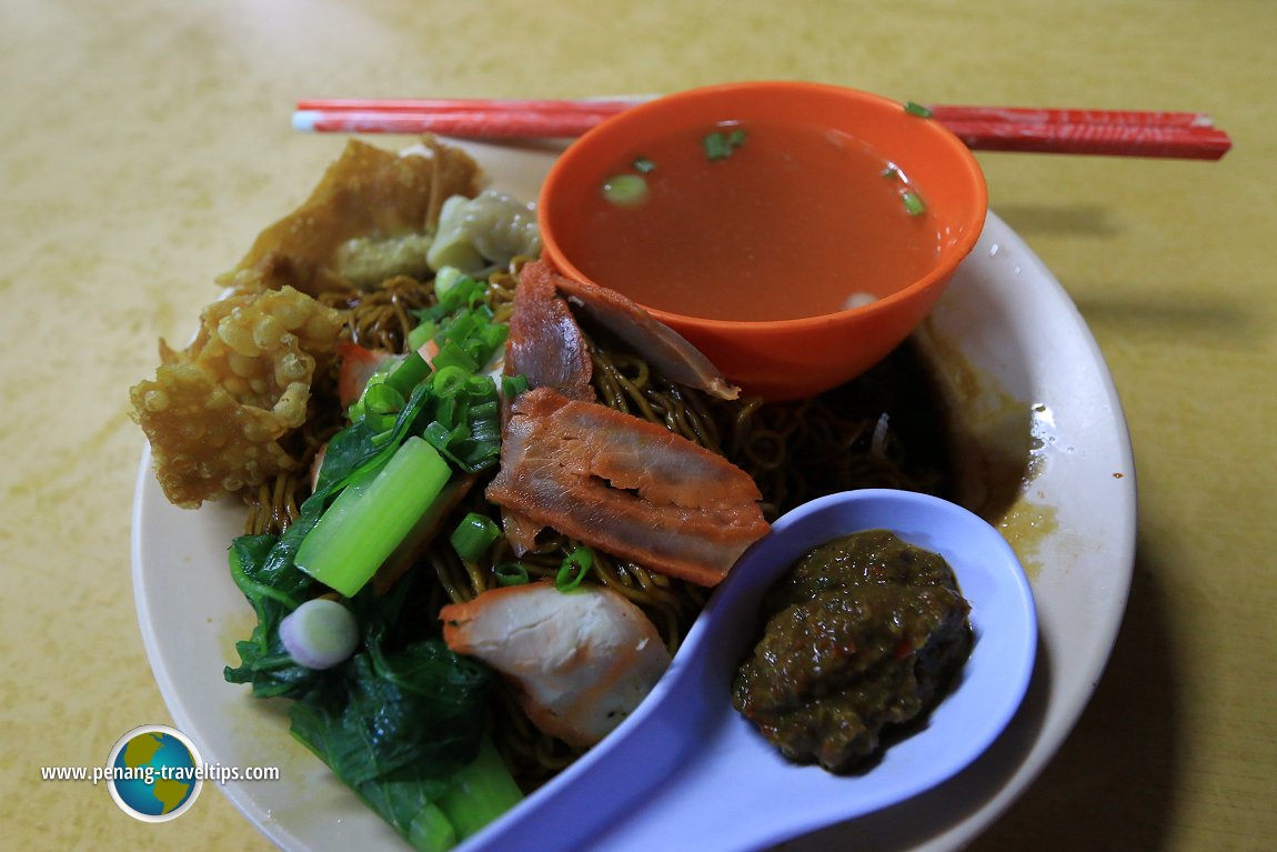 Under The Tree Wan Than Mee, Jelutong Market