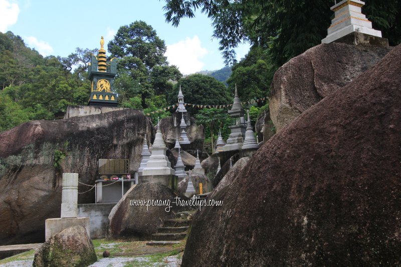 A jumble of stupas at Jinggangshan Penang Hill Temple