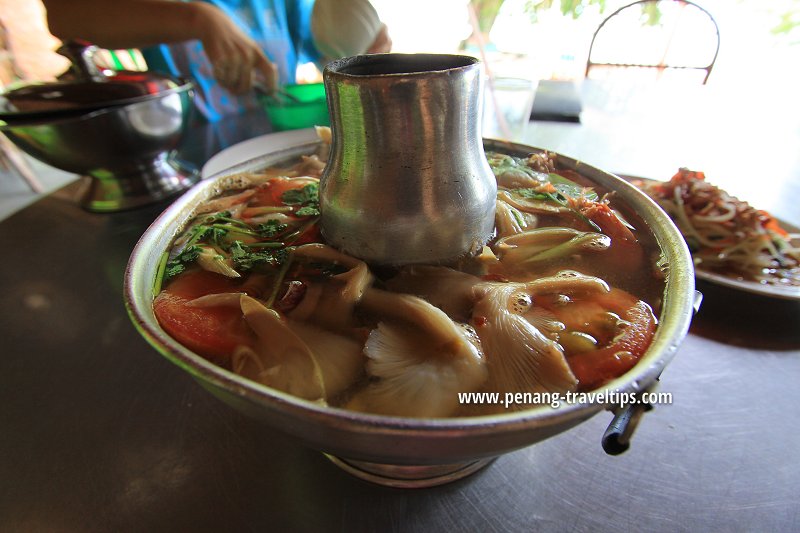 The tomyam at Khun Thai Seafood