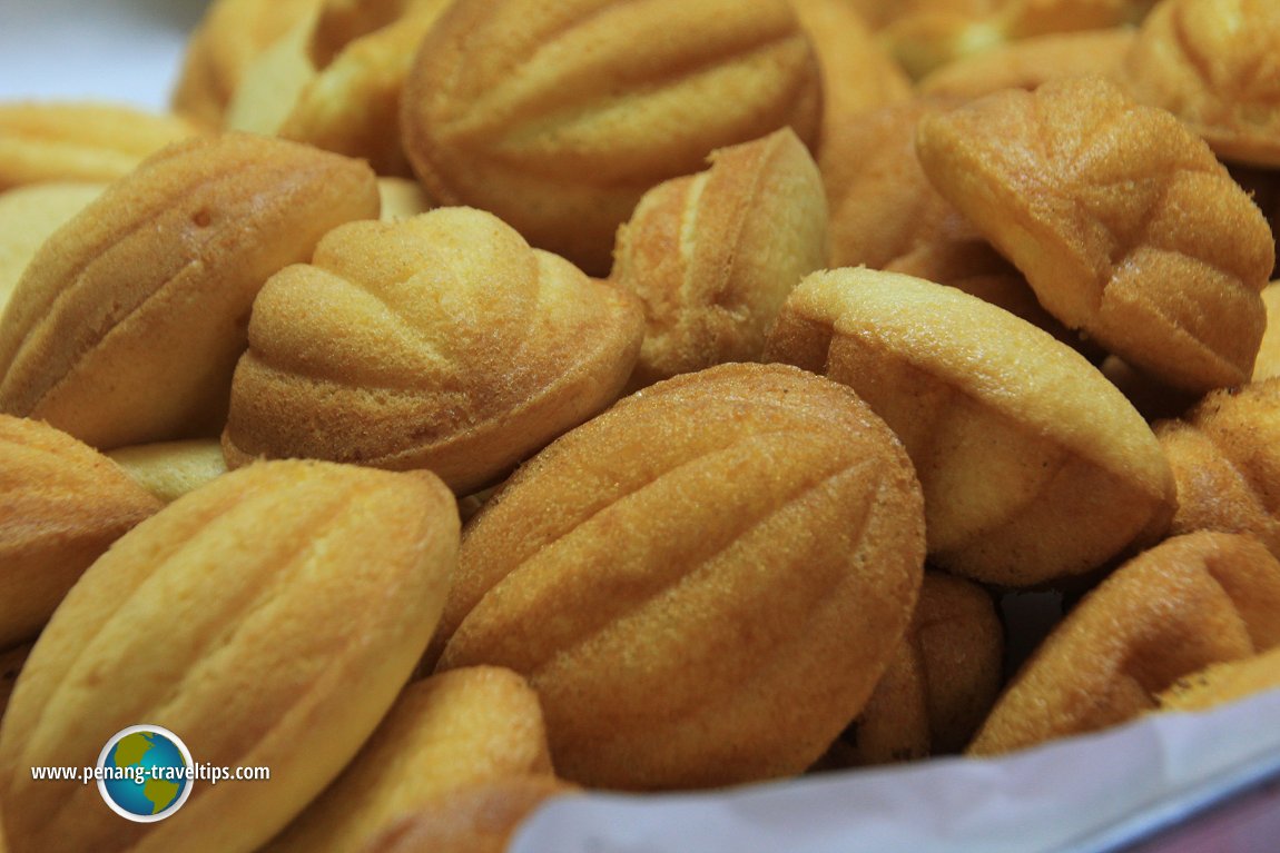 Kuih Bahulu - Tim & Chooi Yoke's Home Cooking