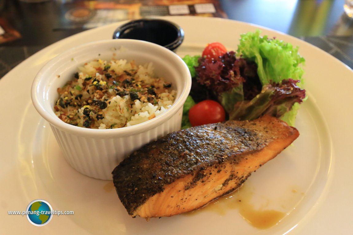 Le Périgord's Grilled Salmon