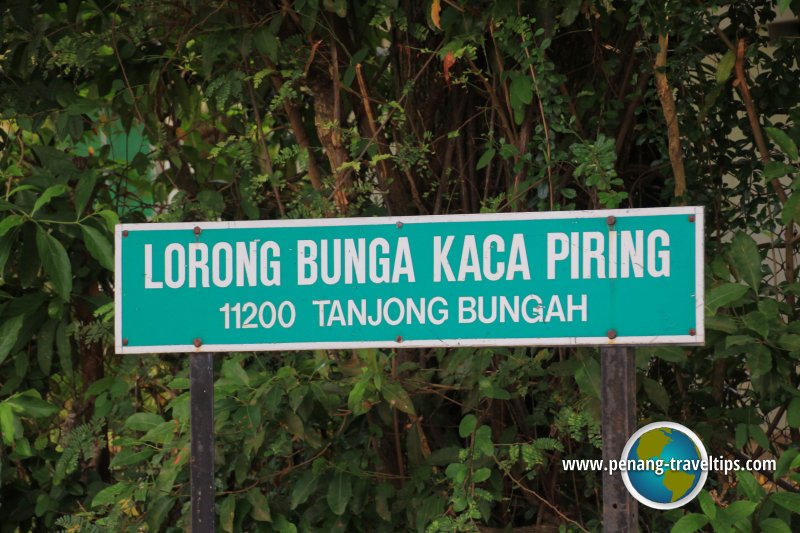 Lorong Bunga Kaca Piring road sign
