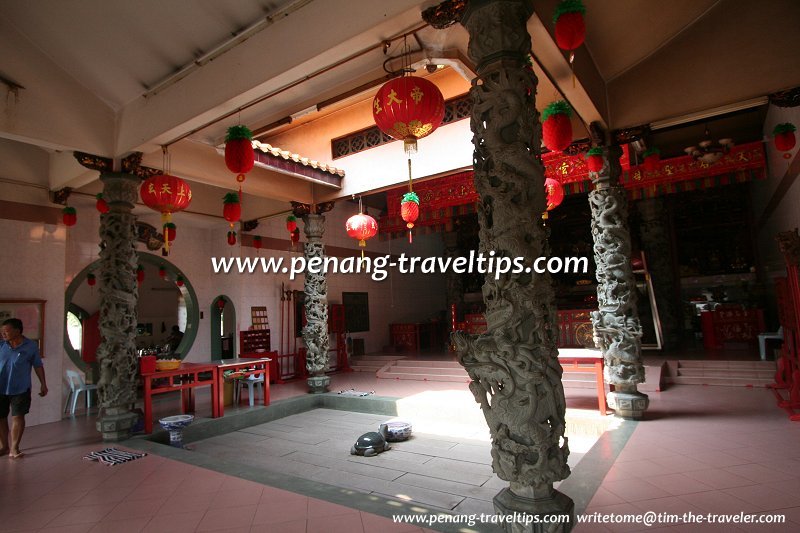 The main prayer hall of Hock Teik Soo Temple