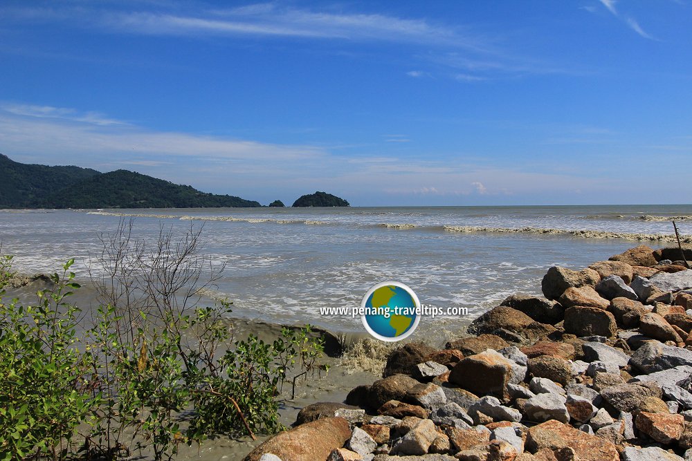 View of the tide coming in at Malindo Beach