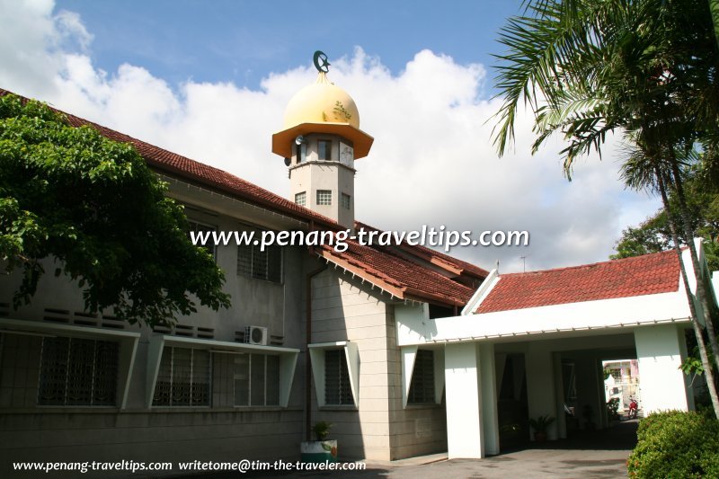 Minaret, Wisma Yatim Laki-Laki Islam