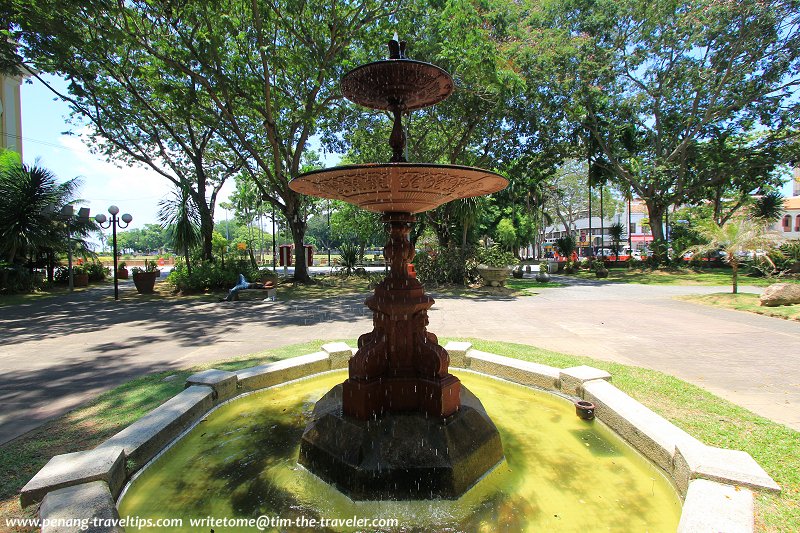 The Municipal Fountain once again functioning