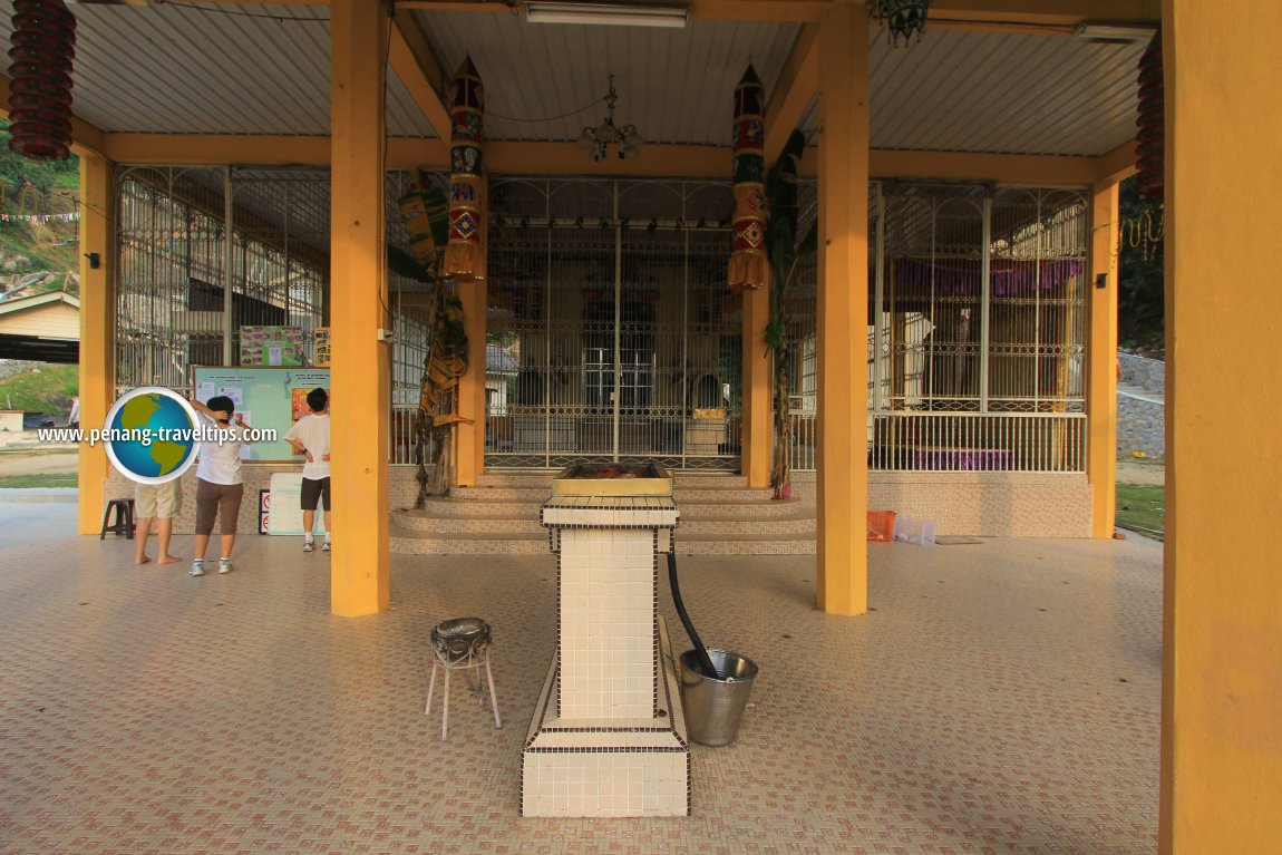 The old Arulmigu Balathandayuthapani Temple