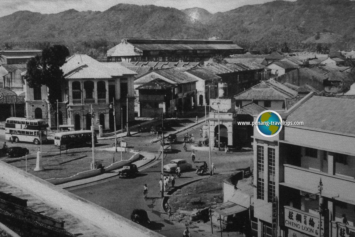 An old photo from the History Museum Penang showing the oval-shaped Simpang Enam
