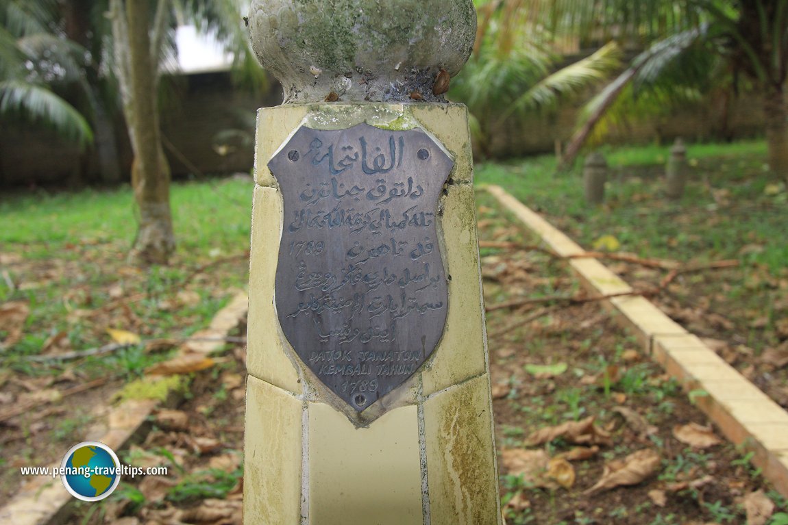 Plaque on Dato' Jenaton's gravestone