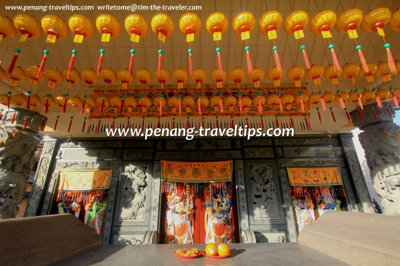 The portico of Noordin Street Tow Moo Keong Temple