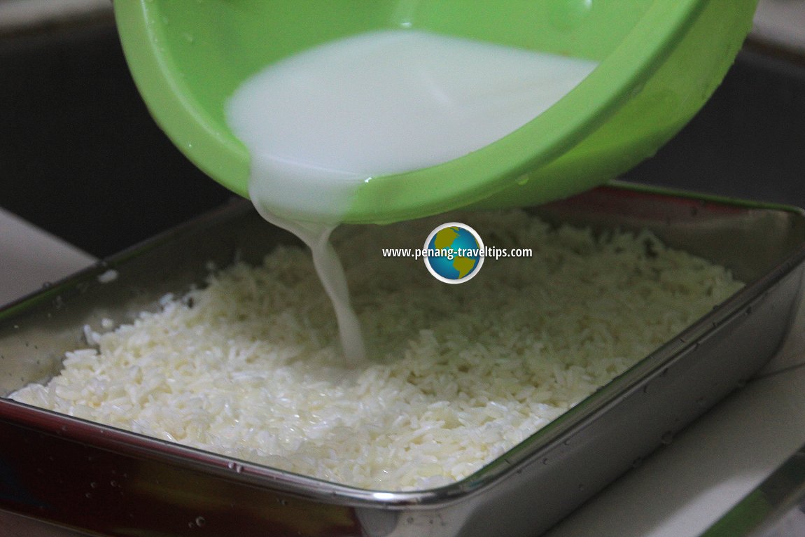 Pouring the santan to the glutinous rice