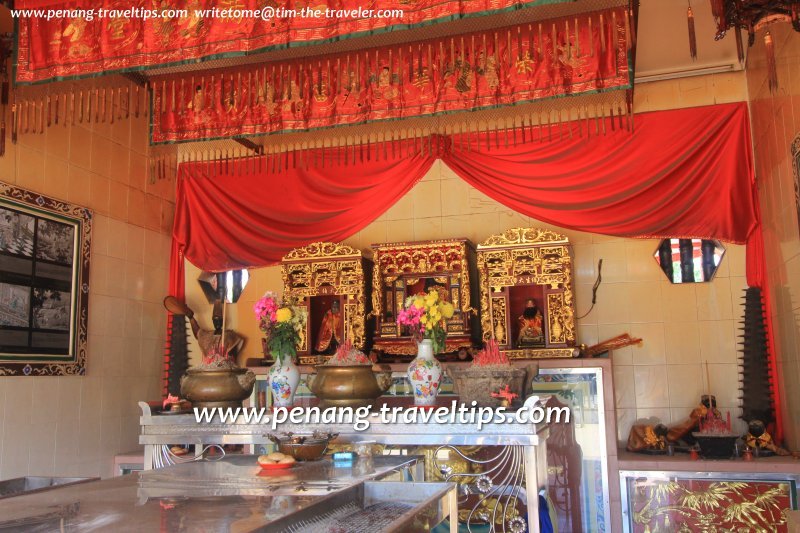 Prayer hall at the new Cheoh Thau Kong Temple