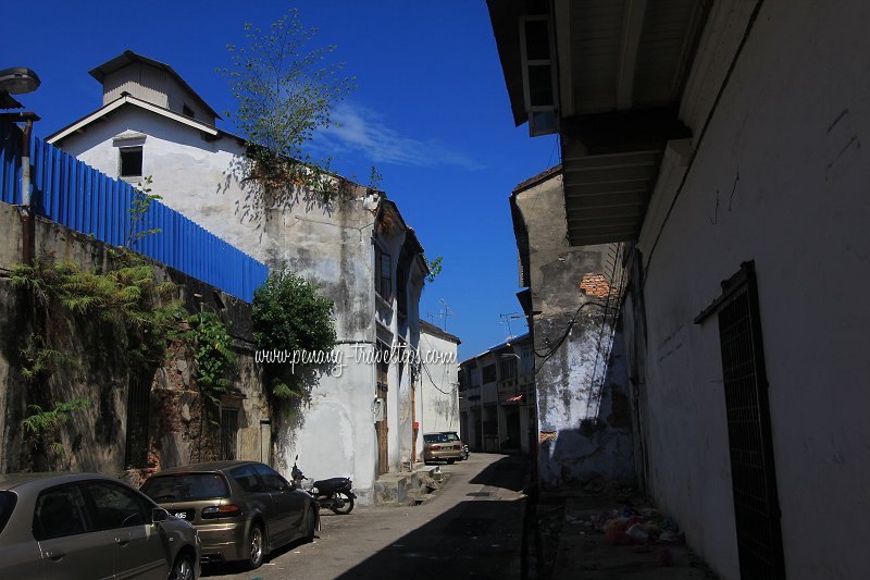 Pre-war shophouses on Toh Aka Lane