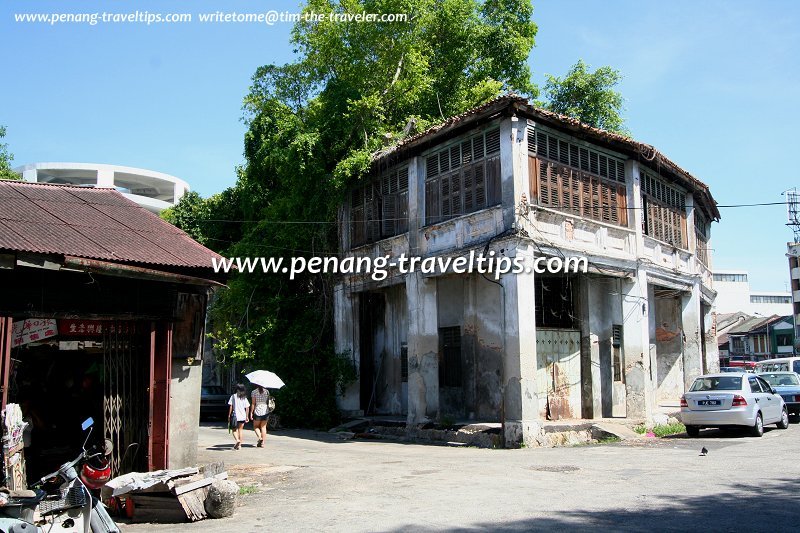 Pre-war shophouses at junction of Tek Soon Street with Maxwell Road, awaiting their 'death sentence'