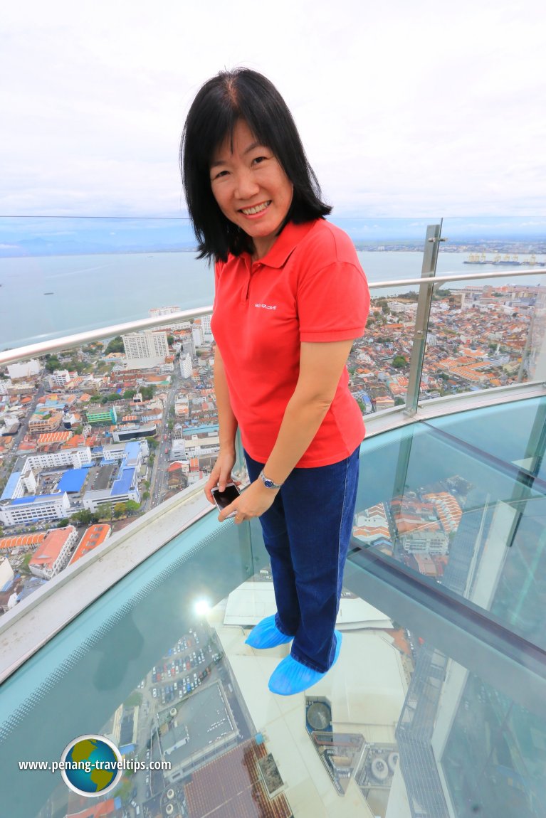 Goh Chooi Yoke di Rainbow Skywalk @ The TOP, Komtar