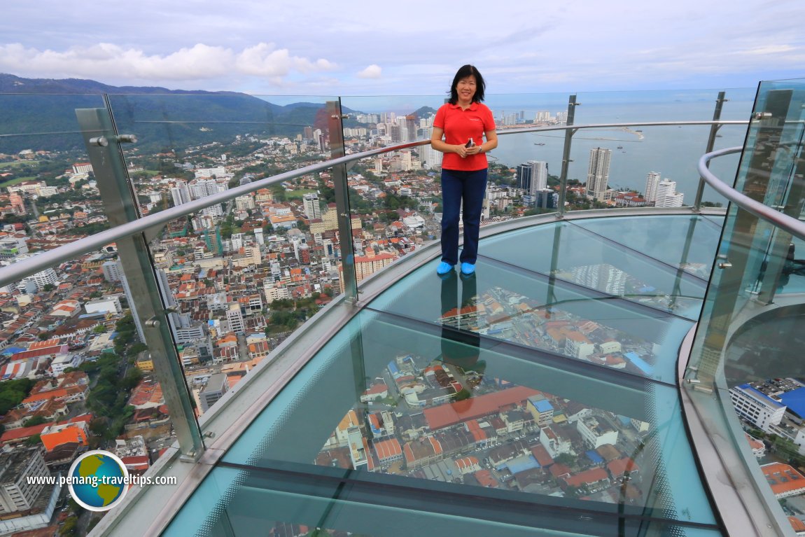 Goh Chooi Yoke di Rainbow Skywalk @ The TOP, Komtar