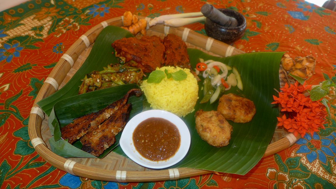 Nasi Kunyit King, Red Chopsticks