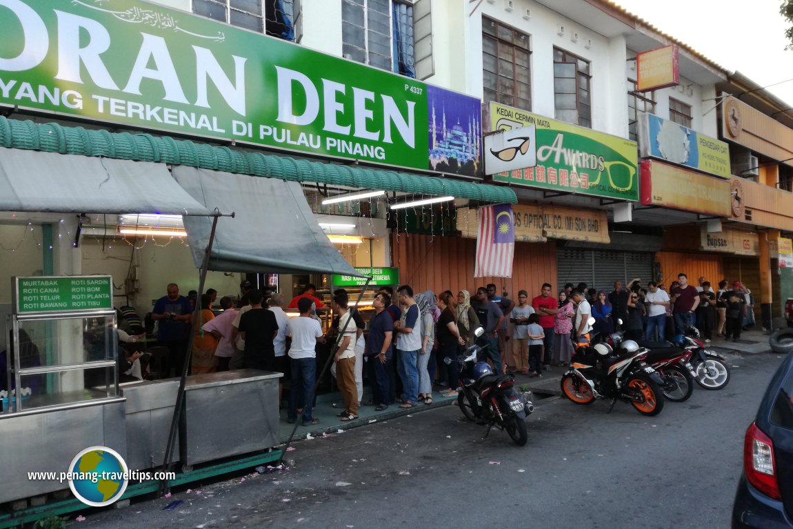 Long queue at Restoran Deen Nasi Kandar