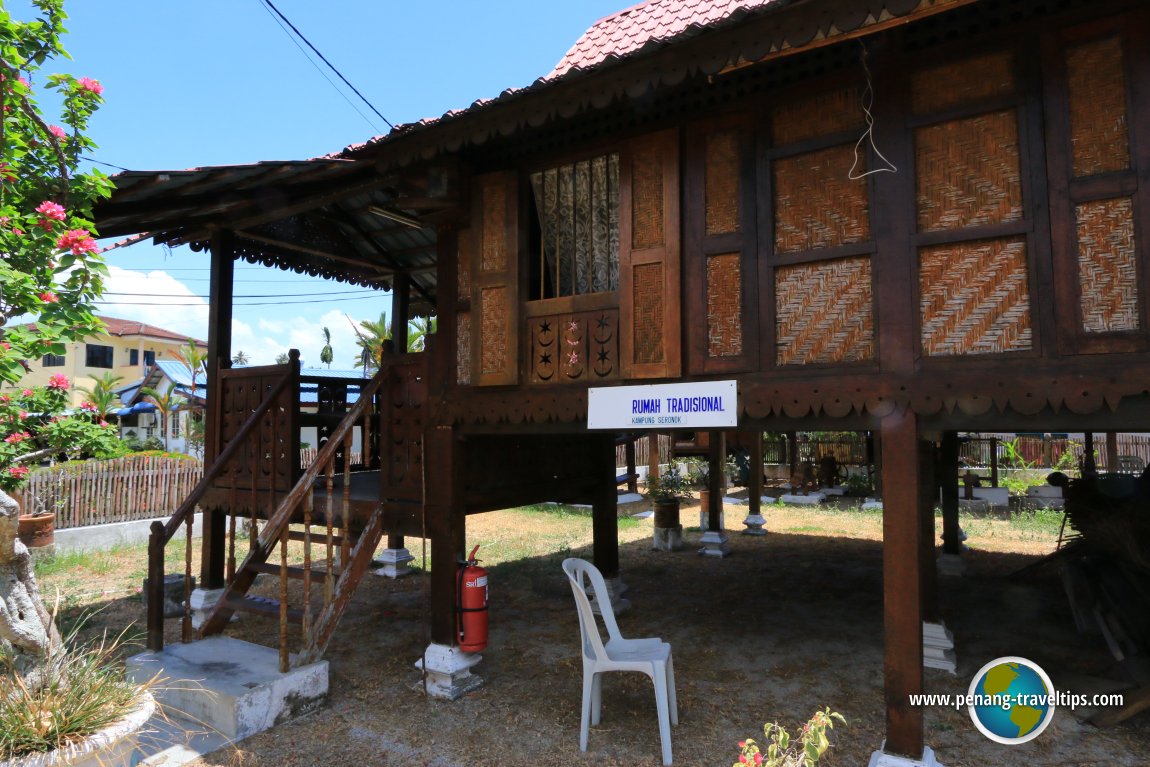 Rumah Tradisional Kampung Seronok