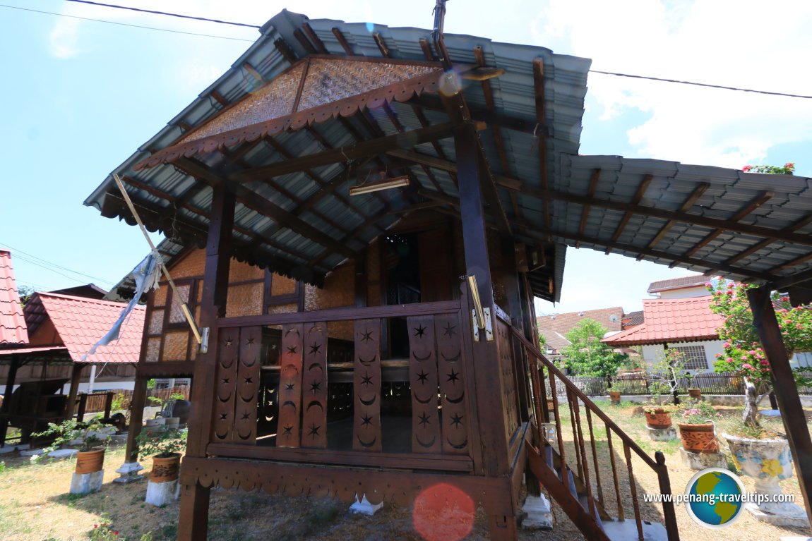 Rumah Tradisional Kampung Seronok