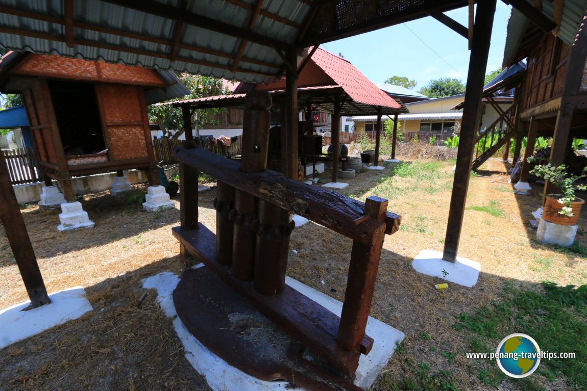 Rumah Tradisional Kampung Seronok