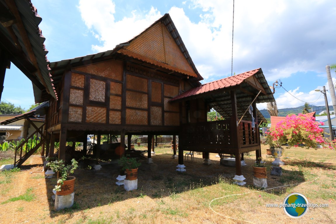 Rumah Tradisional Kampung Seronok