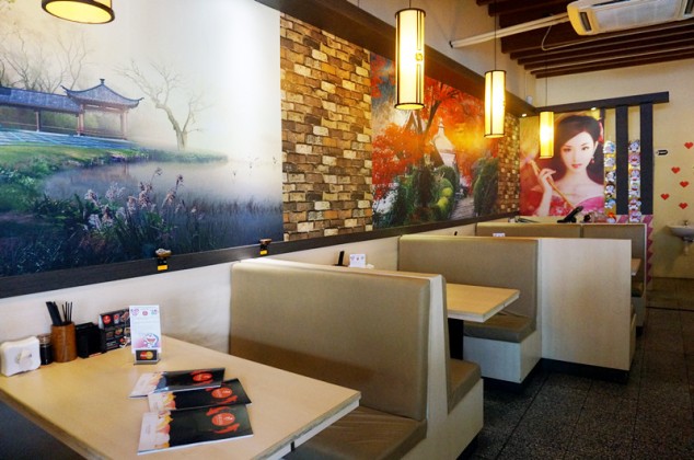 The decor of Sakana Sushi