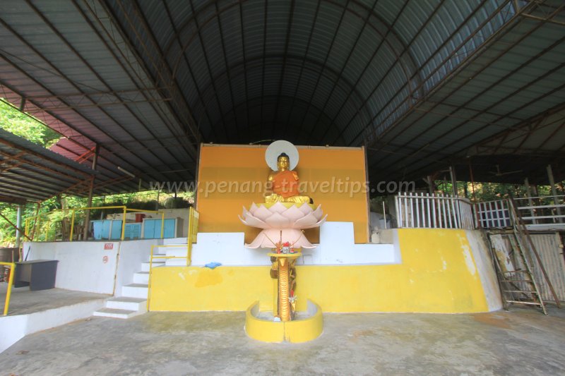 The seated Buddha at Kuan Yim See