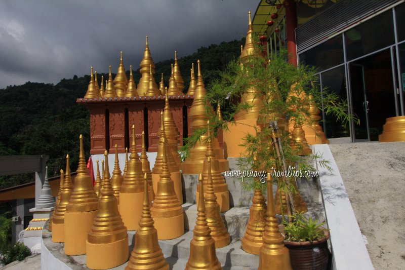 Gilded stupas at Jinggangshan Penang Hill Temple