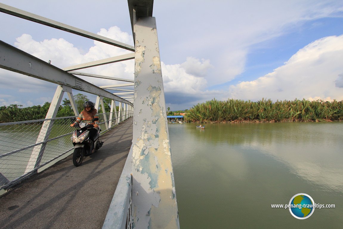 Bridge across Sungai Kerian between Teluk Ipil and Tanjung Berembang