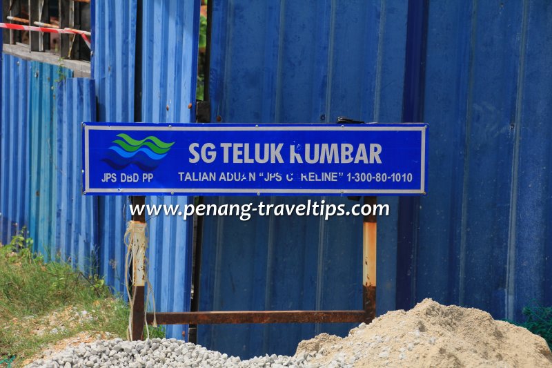 Sungai Teluk Kumbar sign