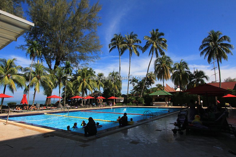 The swimming pool at Holiday Inn Penang