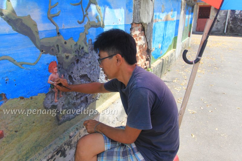 Takayuki Miyazono painting a kigimuna