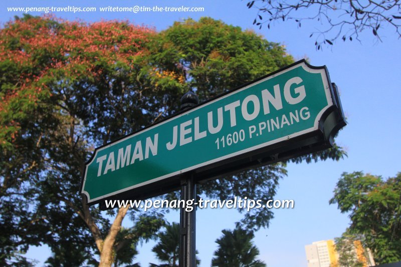 Taman Jelutong road sign