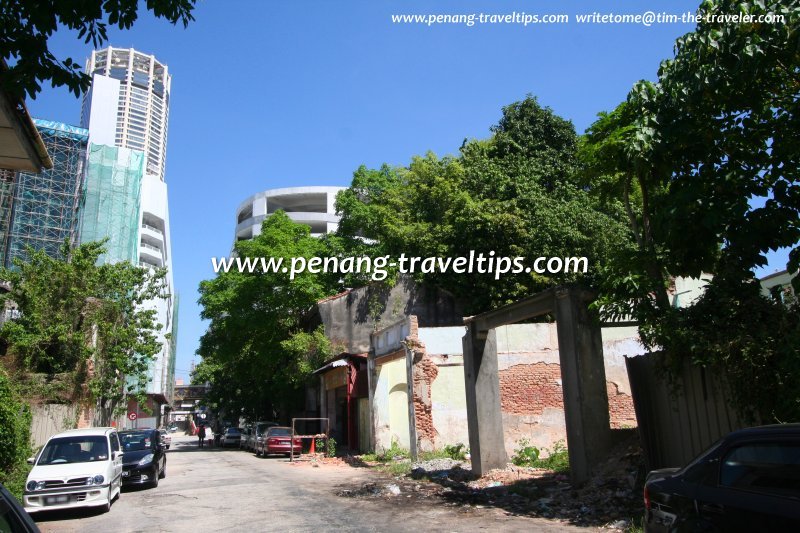 Tek Soon Street looking like a war zone, with shophouses deliberately left to rot