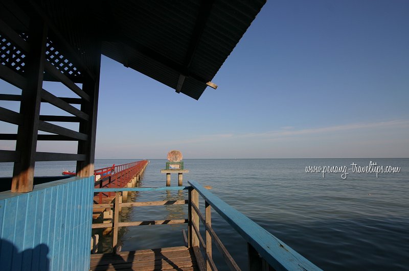 Teluk Tempoyak pier