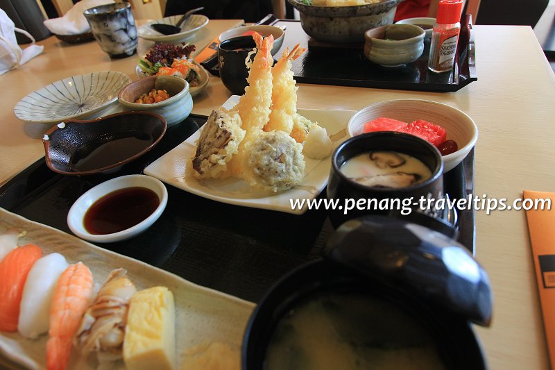 Tempura and sushi set, Rakuzen