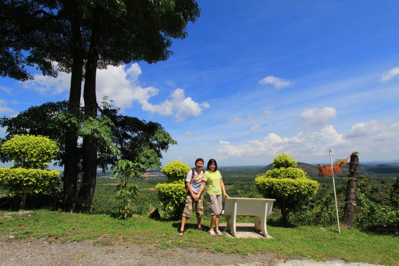 Timothy Tye and wife Chooi Yoke on Suling Hill