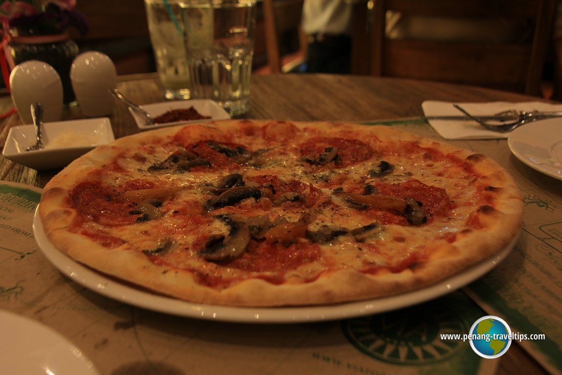 Calabrese Pizza with spicy salami, mushroom, capsicum, mozzarella and tomatoes