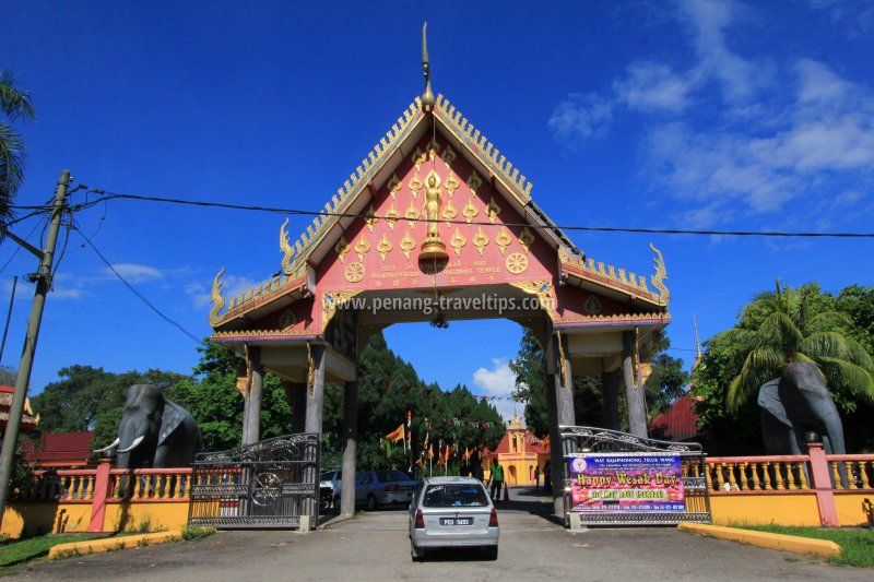 Entrance of Wat Rajchaphohong