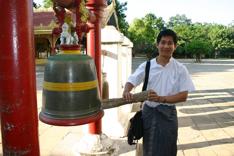 Henry, Ananda Temple