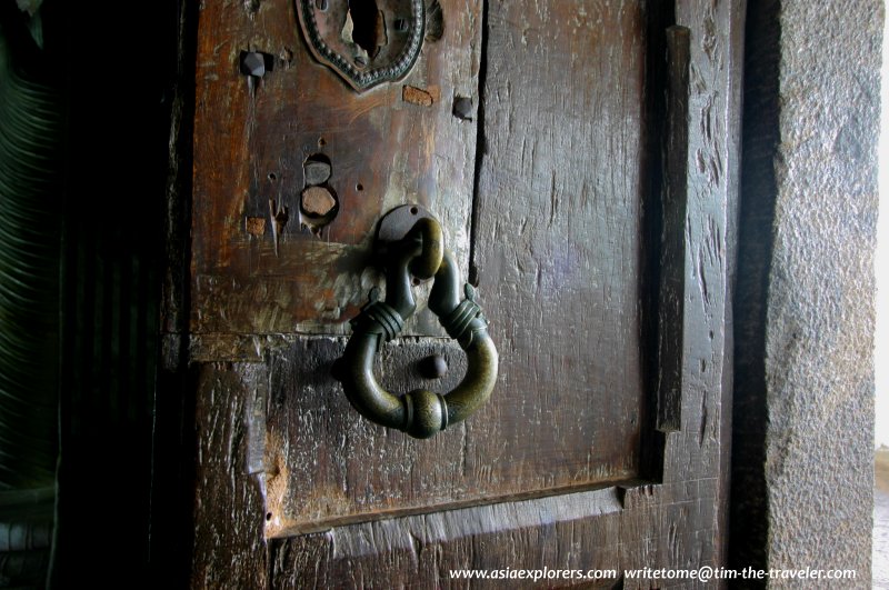 Antique doorknob, Dambulla Cave