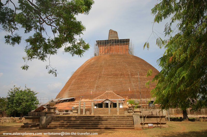 Approaching the Jetavana Dagoba