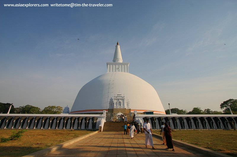 Approaching the Ruwanweliseya Dagoba