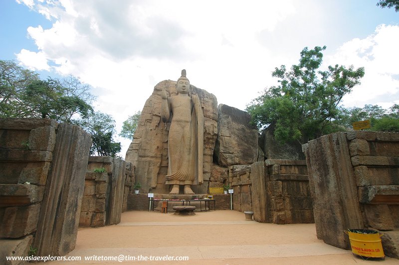 Aukana Buddha statue, Sri Lanka