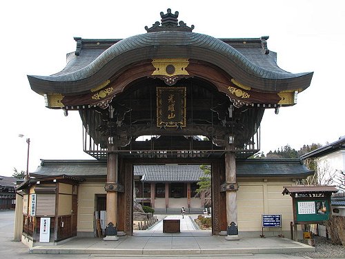 Gate of Betsuin Temple, Takayama
