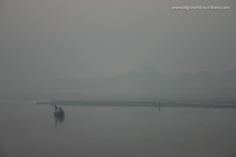 Boat crossing the Yamuna