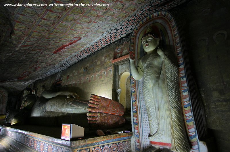 More Buddha statues, Dambulla Cave