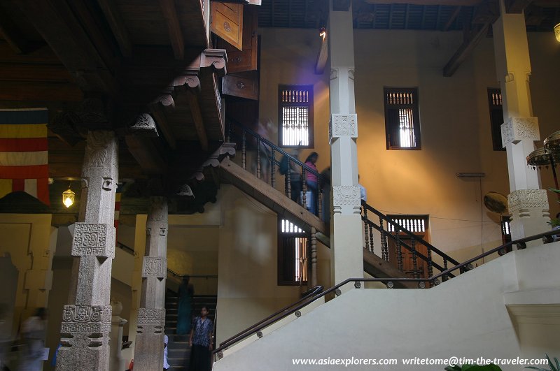 Courtyard, outer sanctuary